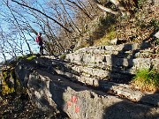 12 Il sentiero con tre bolli rossi